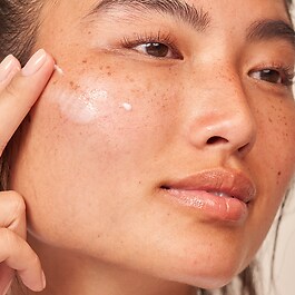 Vitamin C + Lactic - Pielęgnujące serum nawilżające